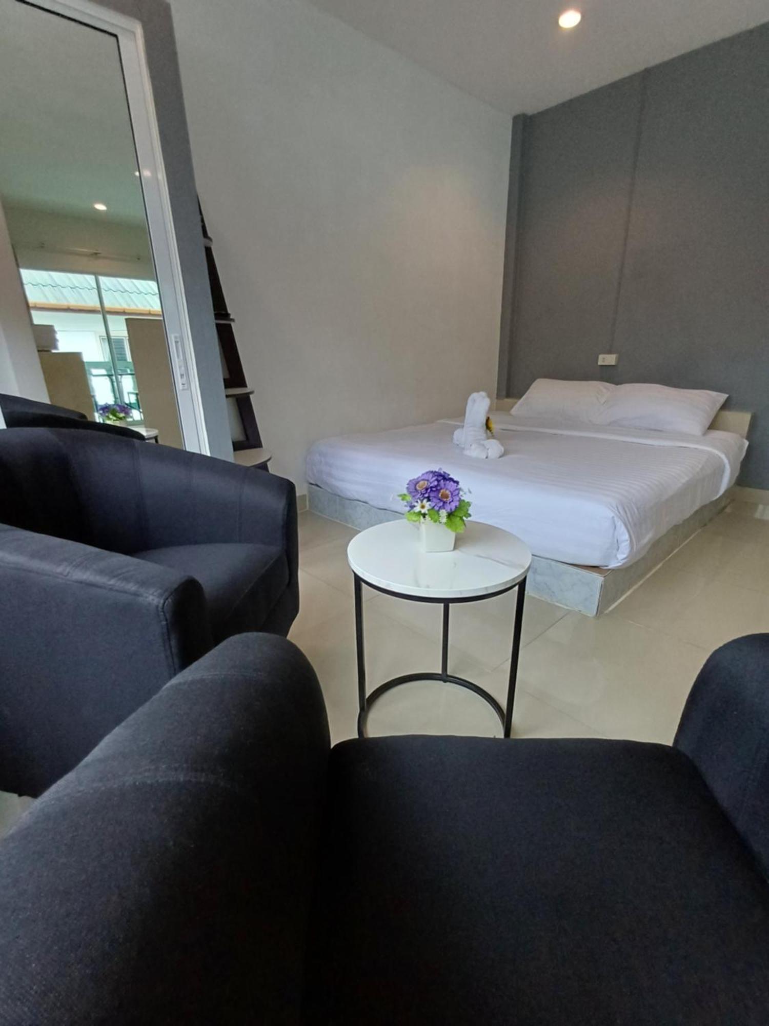 The Villa Residences Resort Patong Bagian luar foto