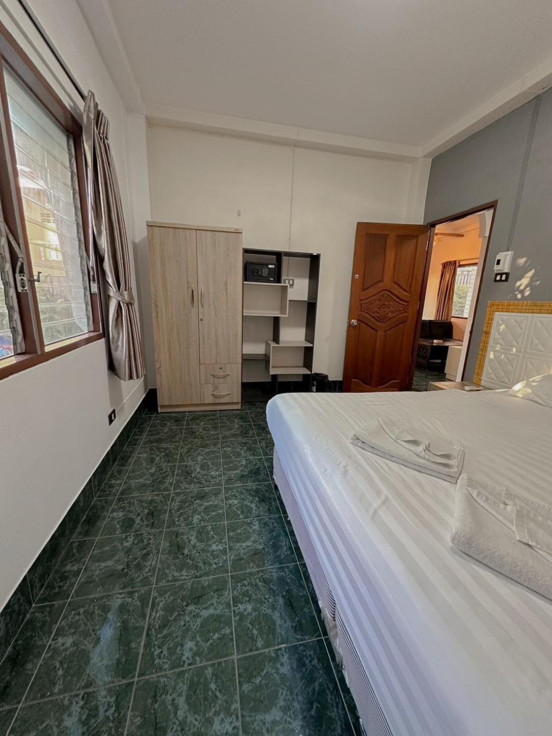 The Villa Residences Resort Patong Bagian luar foto